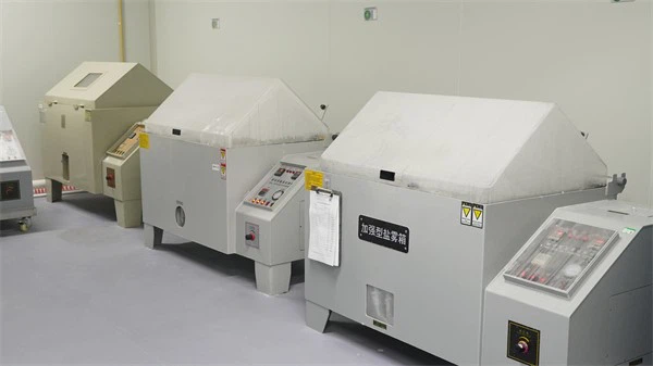 Salt spray chamber